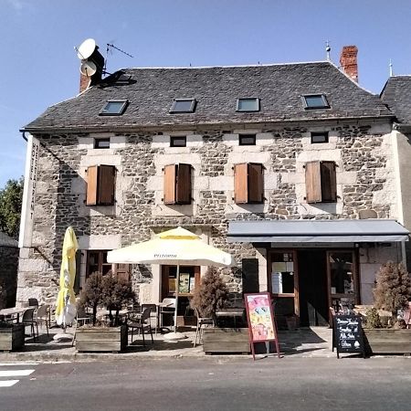Le Relais Des Sites Faverolles (Cantal) Exterior foto