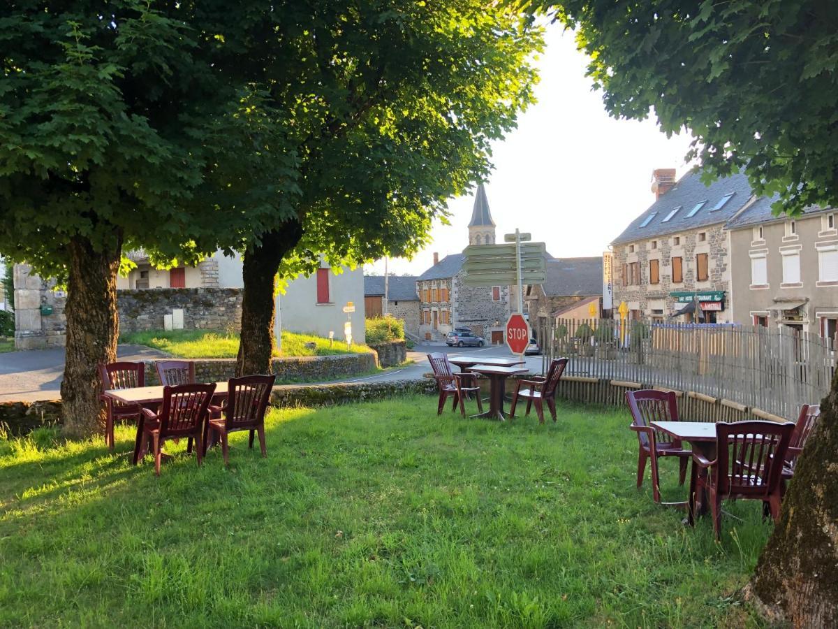 Le Relais Des Sites Faverolles (Cantal) Exterior foto