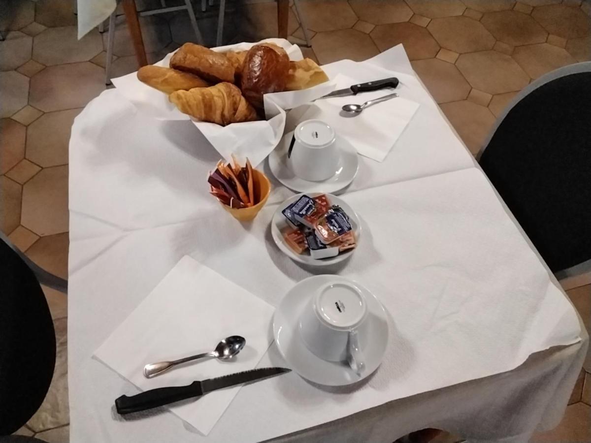 Le Relais Des Sites Faverolles (Cantal) Exterior foto